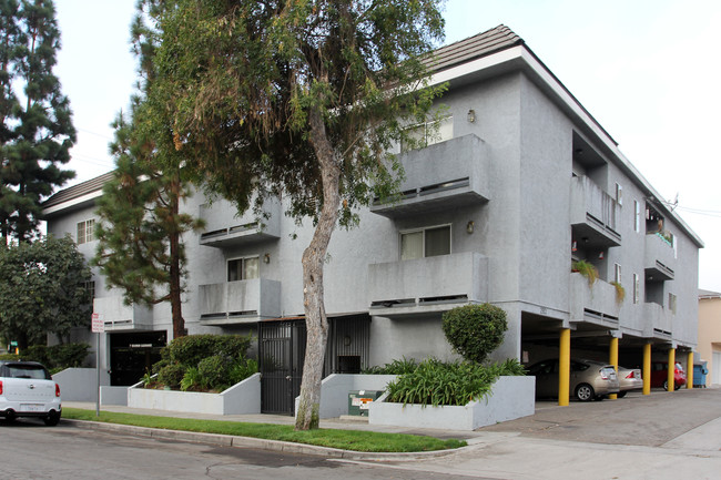 2901 West Victory in Burbank, CA - Building Photo - Building Photo