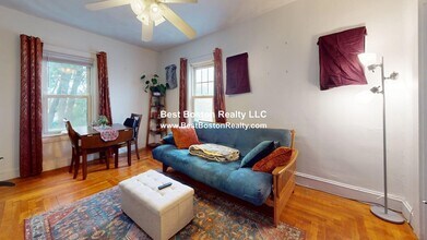 101 Mills St, Unit 2 in Malden, MA - Foto de edificio - Building Photo