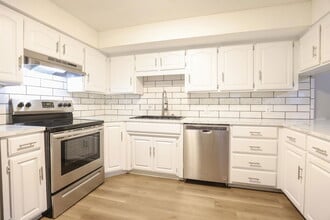 5828 Erskine St in Omaha, NE - Building Photo - Building Photo