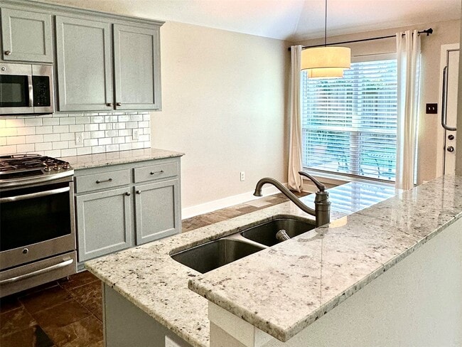 3126 Ivy Bend Dr