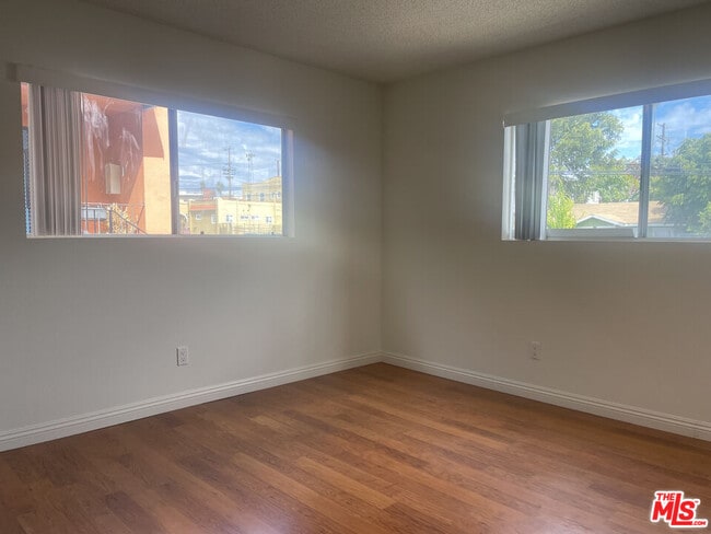 1247 N Virgil Ave in Los Angeles, CA - Building Photo - Building Photo