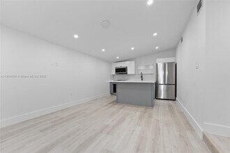 129 SW 9th Ave in Miami, FL - Building Photo - Building Photo