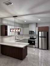 703 Pedro St, Unit 3 in Mission, TX - Building Photo - Building Photo