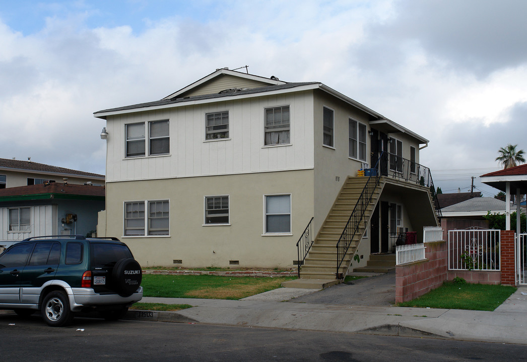 11903 Eucalyptus Ave in Hawthorne, CA - Building Photo