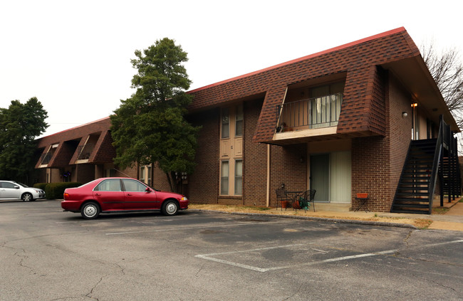 Green Hills Manor Apartments in Nashville, TN - Building Photo - Building Photo