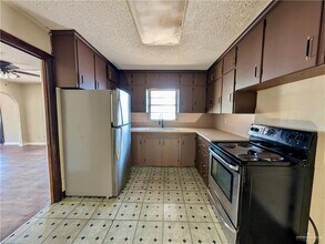 1015 Fresno Ave in McAllen, TX - Building Photo - Building Photo
