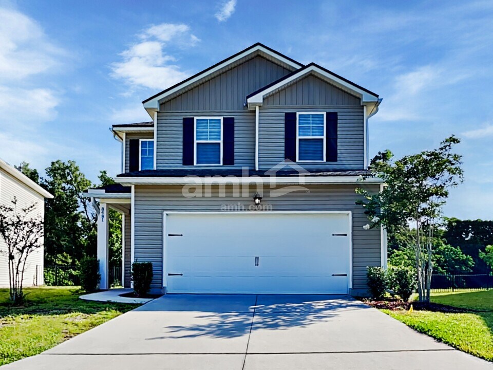 8481 Highfield Ave in Jacksonville, FL - Foto de edificio
