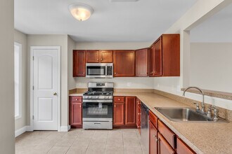 15 Freedom Way in East Lyme, CT - Building Photo - Building Photo