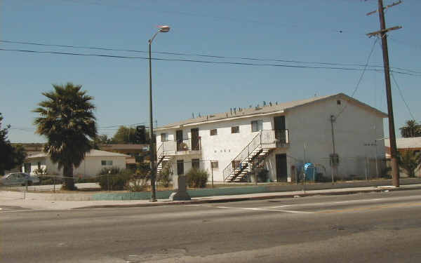 1568-1574 E 92nd St in Los Angeles, CA - Building Photo