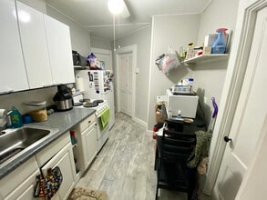 246 Taylor St, Unit 2b in Manchester, NH - Foto de edificio - Building Photo