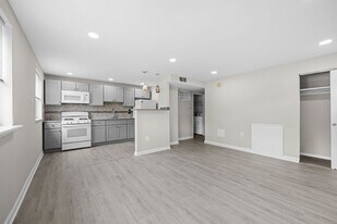 551 Avon St in Philadelphia, PA - Building Photo