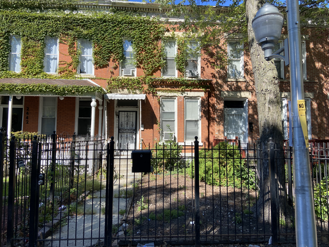 2440 W Lexington St, Unit 1