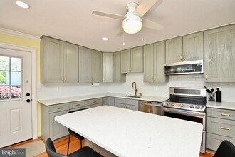 10612 Anita Dr in Lorton, VA - Building Photo - Building Photo