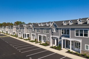Fairfield Knolls At Deer Park 55+ in Deer Park, NY - Building Photo