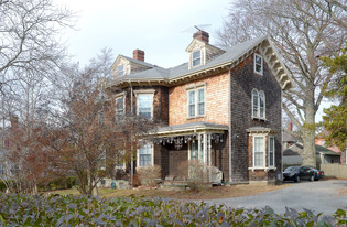 81 Cottage St in New Bedford, MA - Building Photo