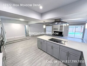 12372 High Meadow Dr in Dallas, TX - Building Photo - Building Photo