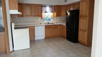 705 Maquoketa Townhome-Unit -705 1/2  Maquoketa Townhome in Maquoketa, IA - Building Photo - Building Photo