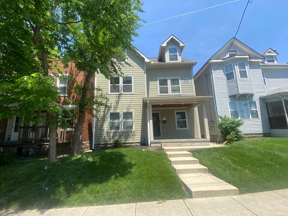 38 W Norwich Ave in Columbus, OH - Building Photo