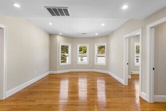 31 Woodale Ave in Boston, MA - Building Photo - Building Photo