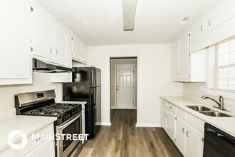 1915 Portwest Way in Hampton, GA - Foto de edificio - Building Photo