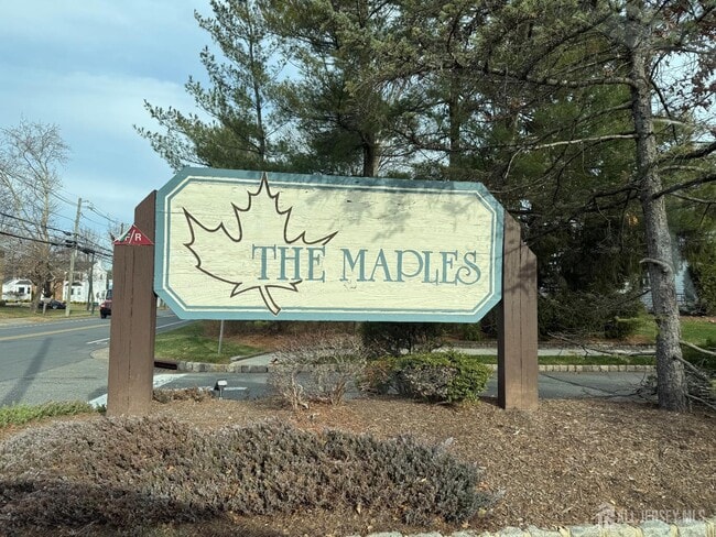 property at 405 Maplecrest Rd