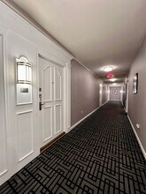 20 Hammond Pond Pkwy in Newton, MA - Building Photo - Building Photo