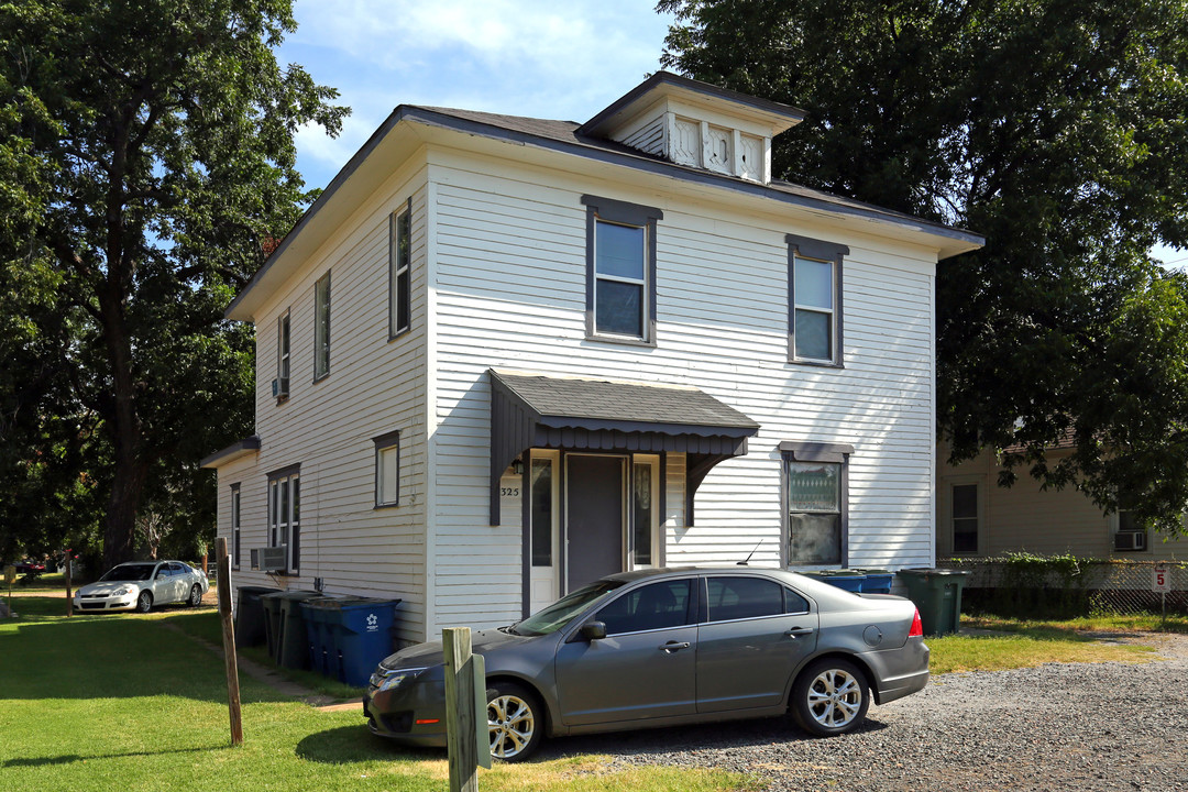 325 E Campbell St in Edmond, OK - Building Photo