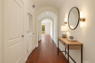 1835 S Barrington Ave in Los Angeles, CA - Foto de edificio - Building Photo