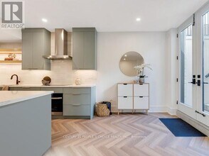 2371 Camilla Rd in Mississauga, ON - Building Photo - Building Photo