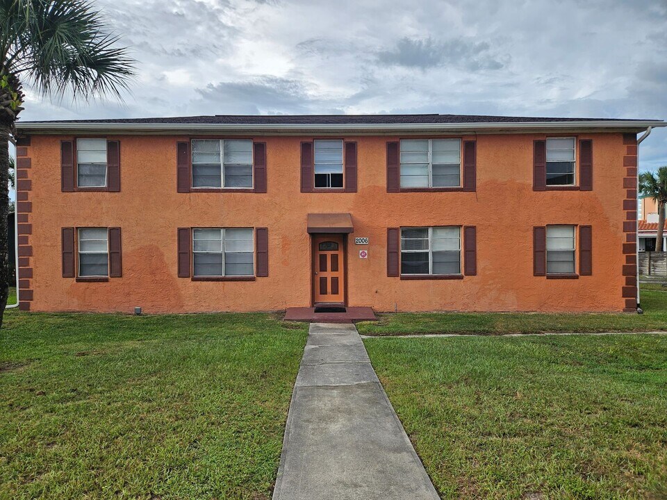 2006 Blais Ave in Daytona Beach, FL - Building Photo