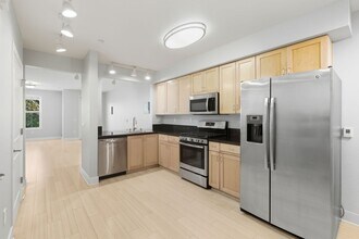 1585 Brunswig Ln in Emeryville, CA - Building Photo - Building Photo