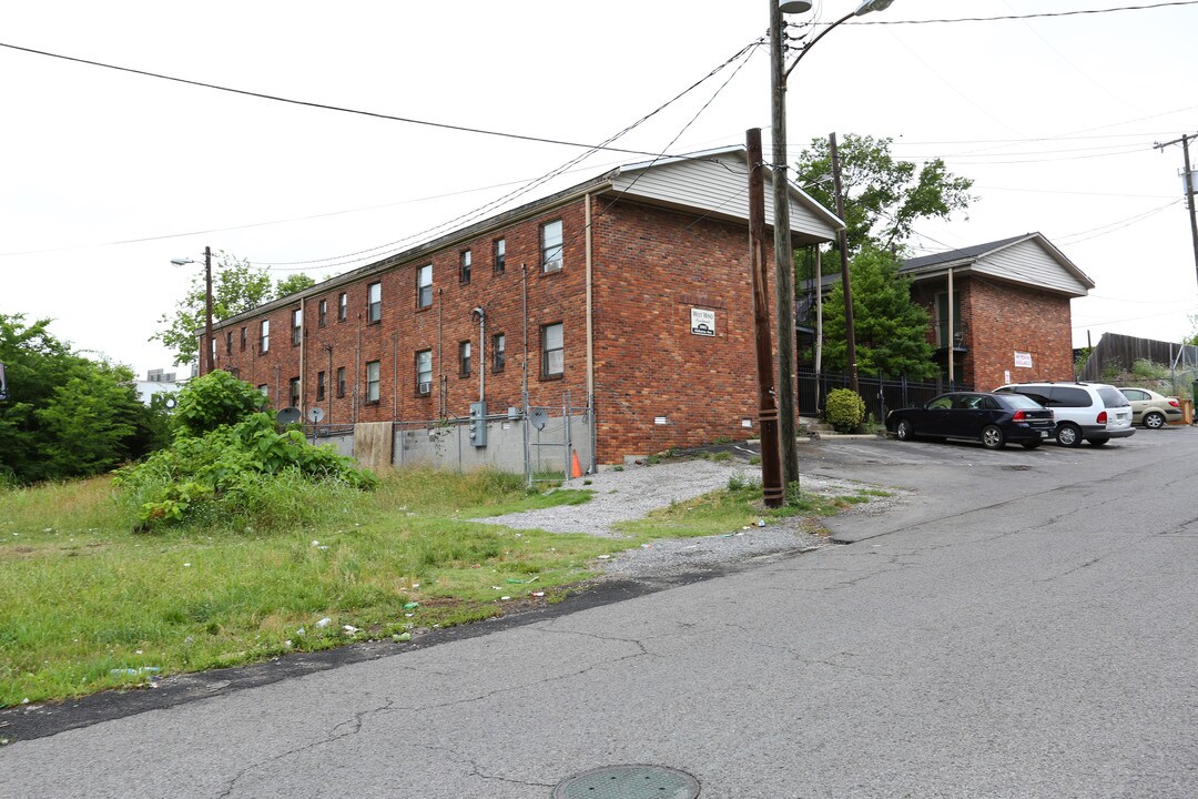 West Wind Apartments in Nashville, TN - Building Photo