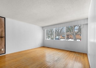 92 Flamingo Crescent in Regina, SK - Building Photo - Building Photo