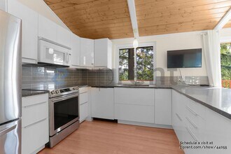 18807 56th Ave NE in Kenmore, WA - Building Photo - Building Photo