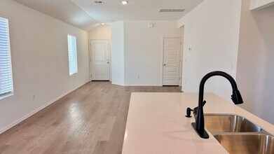 9313 NW 128th St in Yukon, OK - Building Photo - Building Photo