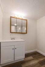 8 Leonard Dr in Southborough, MA - Building Photo - Building Photo