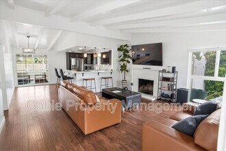 27453 Santa Clarita Rd in Santa Clarita, CA - Building Photo - Building Photo