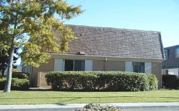 1720 Ross Cor in San Jose, CA - Foto de edificio - Building Photo