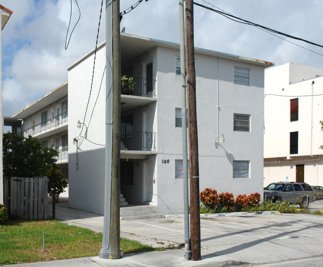 126 SW 18th Ave in Miami, FL - Building Photo - Building Photo