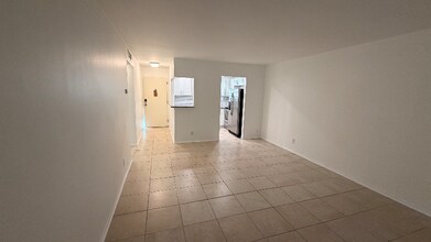 1320 Miami Rd in Fort Lauderdale, FL - Foto de edificio - Building Photo