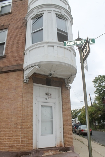 327 Brunswick Ave in Trenton, NJ - Building Photo