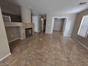 8721 Shady Pines Dr in Las Vegas, NV - Building Photo - Building Photo