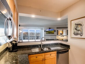 3101 N Hampton Dr, Unit 1009 in Alexandria, VA - Foto de edificio - Building Photo