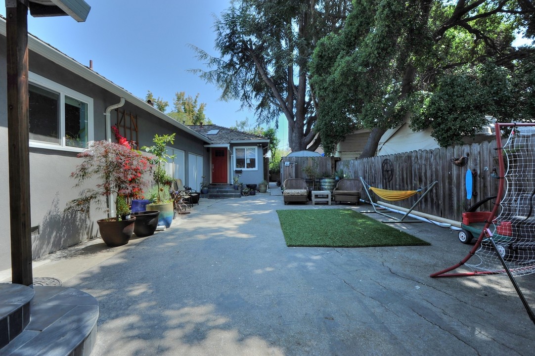 387 Mariposa Ave in Mountain View, CA - Building Photo