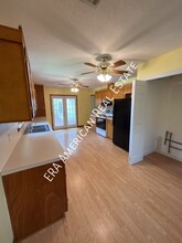 1258 E Chestnut Ave in Crestview, FL - Building Photo - Building Photo