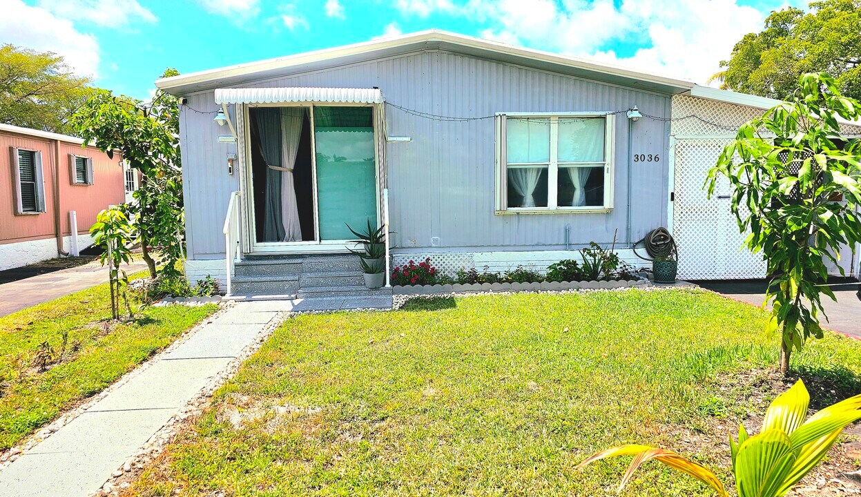 3036 SW 51st St in Fort Lauderdale, FL - Foto de edificio