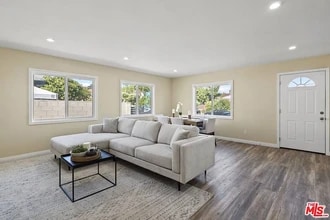 2115 S Longwood Ave, Unit 2115 S. Longwood in Los Angeles, CA - Building Photo - Building Photo