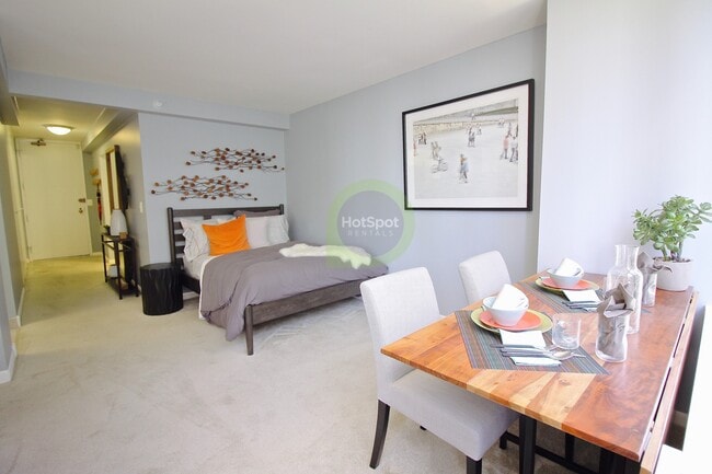 323 E Ontario St in Chicago, IL - Building Photo - Building Photo