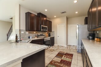 7010 Palomino Bay in San Antonio, TX - Building Photo - Building Photo