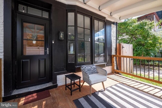 758 Carpenter Ln in Philadelphia, PA - Building Photo - Building Photo